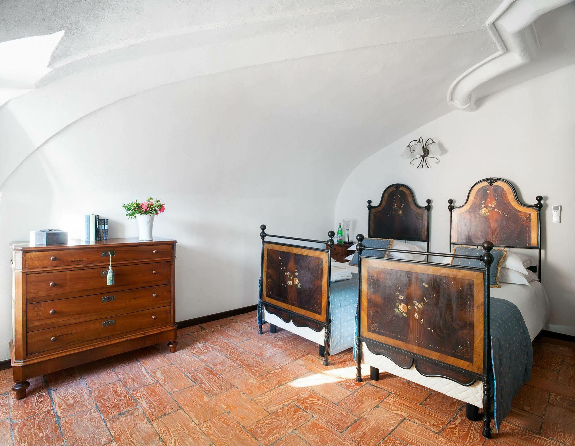 Palazzo Del Vicere Aparthotel Lezzeno Kültér fotó