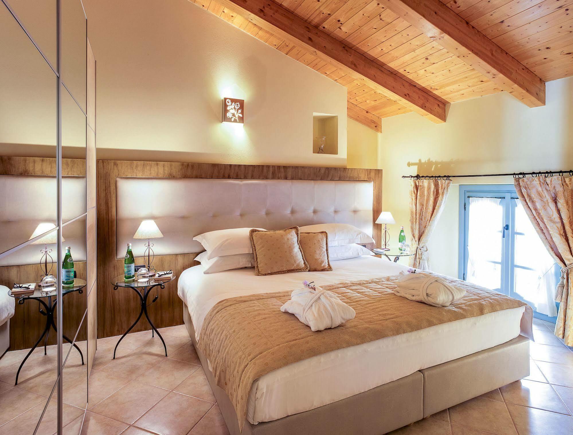 Palazzo Del Vicere Aparthotel Lezzeno Kültér fotó